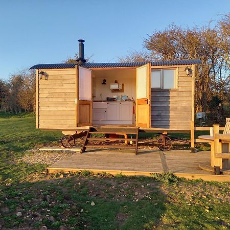 Under The Stars Shepherds Huts At Harbors Lake Villa Newchurch  Екстериор снимка