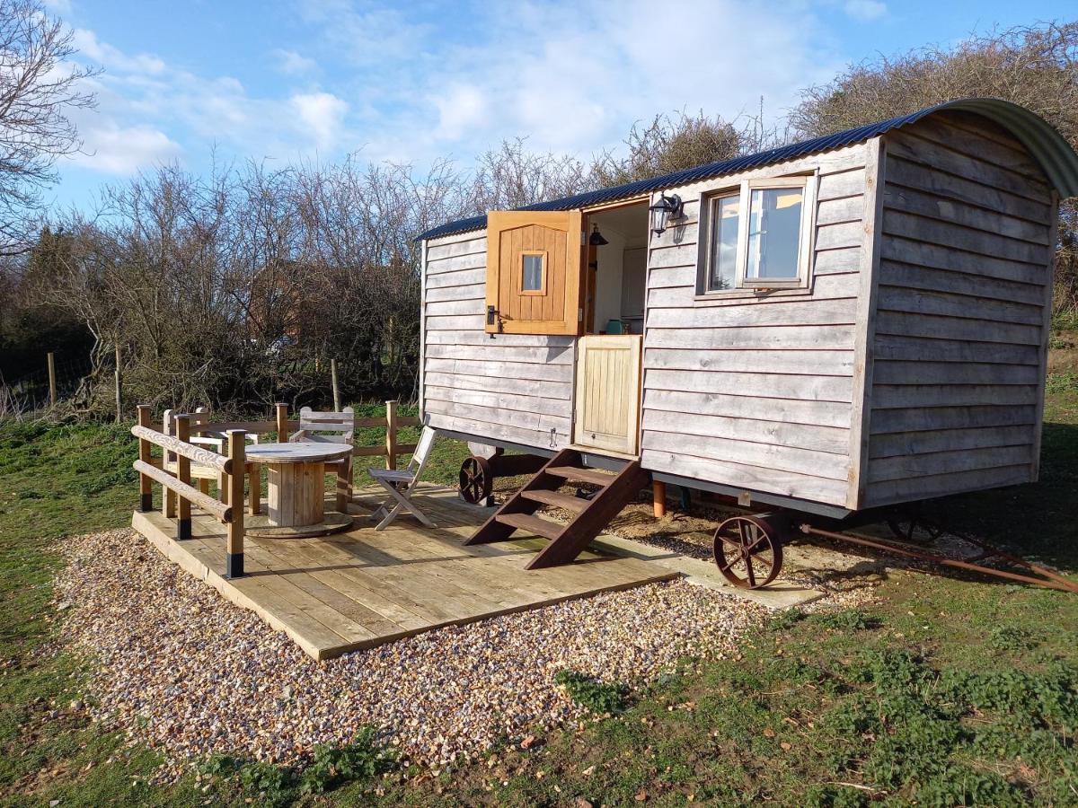 Under The Stars Shepherds Huts At Harbors Lake Villa Newchurch  Екстериор снимка