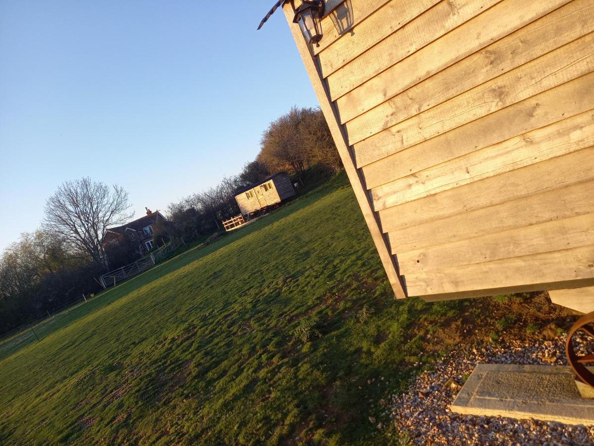 Under The Stars Shepherds Huts At Harbors Lake Villa Newchurch  Екстериор снимка