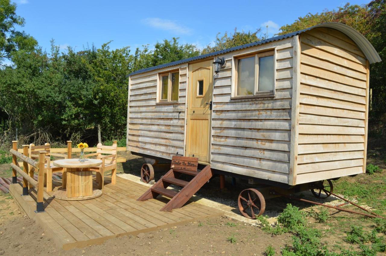 Under The Stars Shepherds Huts At Harbors Lake Villa Newchurch  Екстериор снимка