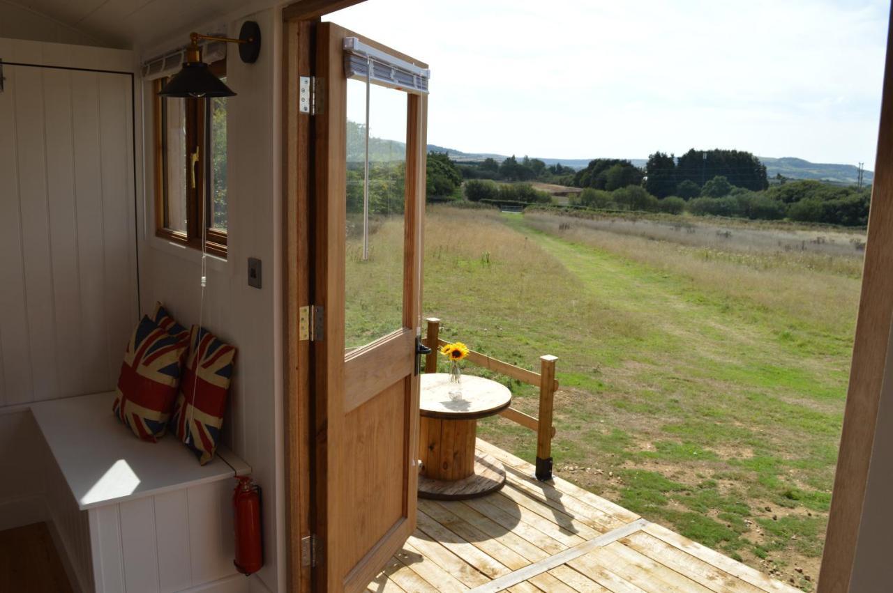 Under The Stars Shepherds Huts At Harbors Lake Villa Newchurch  Екстериор снимка