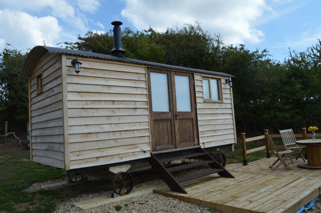 Under The Stars Shepherds Huts At Harbors Lake Villa Newchurch  Екстериор снимка