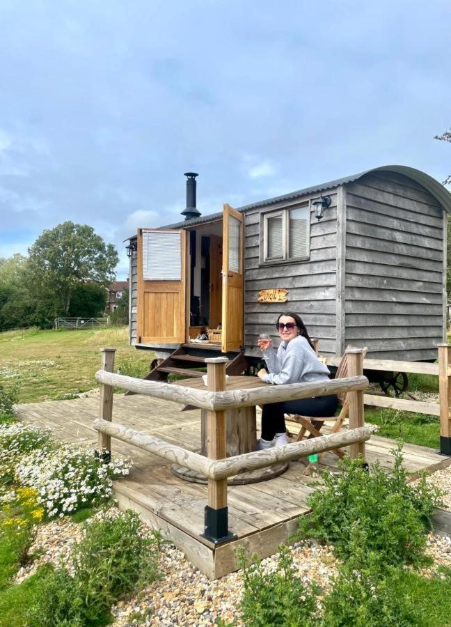 Under The Stars Shepherds Huts At Harbors Lake Villa Newchurch  Екстериор снимка